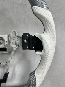 Volante Deportivo de Cuero Plano Color Blanco Leche con Estructura de Panal de Abeja de Carbono, Compatible con Subaru WRX STI 2015 2016 2017 <span class=keywords><strong>2019</strong></span> 2020 - Product Image 3