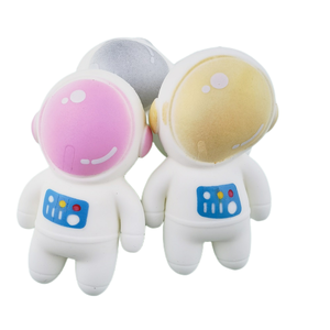 Jouet à presser en TPR multicolore en forme d'astronaute de dessin animé créatif par ZIMO - Anti-stress pour les 14 ans et adultes - Emballage en boîte colorée - Product Image 4