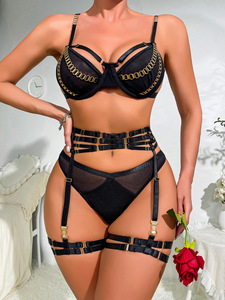 Ensemble de lingerie et string en maille noire avec décorations en métal doré lourd, soutien-gorge push-up à armatures transparent et jarretière à double couche - Product Image 3