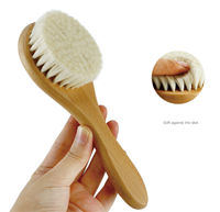 Logo personnalisé Brosse en laine de chèvre Cheveux de bébé Brosse de massage pour enfants Ensemble de mini peignes de brosse à cheveux en bois pour nouveau-nés
