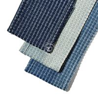 Tissus en denim crocheté bleu 70% coton 9,5 oz, perforés, avec positionnement de trous parallèles à espacement de 1 cm, traités, vente en gros