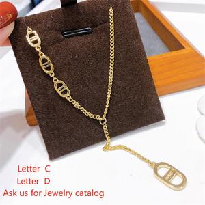 Collana con Lettere <span class=keywords><strong>C</strong></span> <span class=keywords><strong>C</strong></span> e <span class=keywords><strong>Alfabeto</strong></span> D, Gioielli di Design di Alta Qualità, Orecchini di Lusso di Marche Famose, Collana CC - Product Image 1