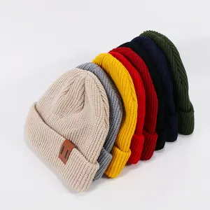 Stok tersedia manset pria mini uniseks nelayan beanie kustom tambalan kulit warna-warni ribbed touqe pria topi rajut pendek topi hangat musim dingin