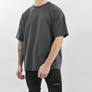 T-Shirt da Uomo <span class=keywords><strong>in</strong></span> Puro Cotone 100% con Collo Tondo, Vestibilità Ampia e Spalle Scese, Personalizzabili e Stampabili all'Ingrosso - Product Image 1