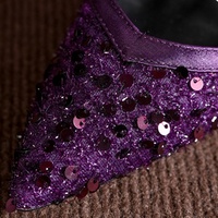 Sandales à talons hauts tendance sexy pour femmes, modèle 2026 OEM ODM, avec talon aiguille violet à sequins, empeigne en maille et fermeture à boucle