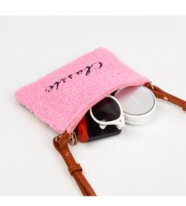 Bolsa de cosméticos bordada con letras de felpa, bandolera, bolsa pequeña rosa, bolsa organizadora de almacenamiento de maquillaje de <span class=keywords><strong>hombro</strong></span> personalizada de fábrica para mujer - Product Image 2