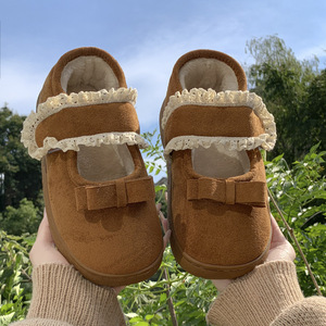 Casa de mujer para pantuflas, mocasines peludos con adornos de encaje dulce para otoño e invierno, algodón femenino para pantuflas con cierre de velcro - Product Image 2