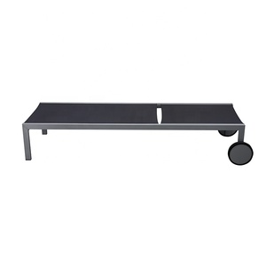 Chaise longue de <span class=keywords><strong>jardin</strong></span> moderne de <span class=keywords><strong>luxe</strong></span> noire, mobilier d'extérieur pour piscine et plage, chaise longue en aluminium avec roulettes - Product Image 4