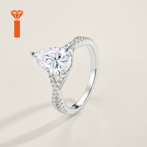 Elegante <span class=keywords><strong>Anello</strong></span> in <span class=keywords><strong>Argento</strong></span> Sterling <span class=keywords><strong>925</strong></span> <span class=keywords><strong>con</strong></span> Moissanite Taglio a Pera e Pietre Intrecciate, Perfetto per Proposte e Matrimoni - Product Image 5
