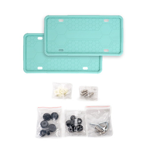 Marco de Matrícula Negro de Lujo, Paquete de 2, Soporte Universal para Matrícula con Tapas de Tornillos para Autos, SUVs y Camionetas - Product Image 1