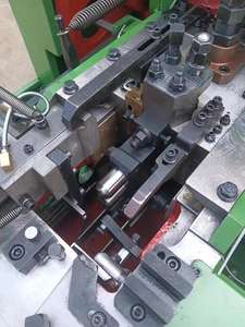 Machine à riveter à froid à rivets semi-tubulaires entièrement automatique pour la fabrication de rivets creux - Product Image 4