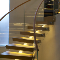 Escalier courbé en bois de chêne massif Daiya USA avec rampe en verre