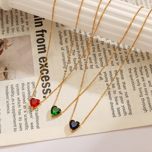 Collier en cristal en forme de cœur rouge, vert, bleu, plaqué or 18 carats, serti clos, style décontracté pour tous les jours - Product Image 1