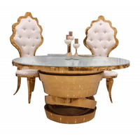 Tables de banquet modernes en acier inoxydable pour événements en plein air, avec un design élégant et durable pour les occasions formelles