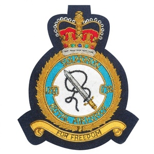 ÉQUIPEMENT DE BADGE ROYAL - Product Image 1
