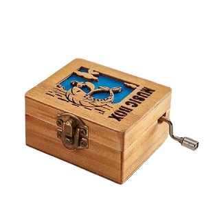Caja <span class=keywords><strong>de</strong></span> <span class=keywords><strong>Música</strong></span> <span class=keywords><strong>de</strong></span> Madera <span class=keywords><strong>de</strong></span> Haya con Logotipo Personalizado, Pintada a Mano y Grabada, con Manivela, con <span class=keywords><strong>Música</strong></span> Personalizada TY-702019 - Product Image 4