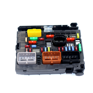 Boîte à fusibles 9807028580 9661281580 BSM-R02 pour <span class=keywords><strong>Peugeot</strong></span> <span class=keywords><strong>3008</strong></span> 407 5008 Citroën C4 C6 - Product Image 3