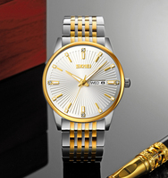 Jam Tangan Quartz Emas Model Baru Logo Kustom OEM untuk Pria, Baja Anti Karat 304/316 Tahan Air Mewah 20mm 42mm Kaca Jam Tangan Quartz