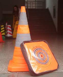 Cones De Trafego 500mm Straßen kegel aus wasserdichtem Oxford-Stoff mit Gummi basis 50cm tragbarer zusammen klappbarer Verkehrs kegel - Product Image 2