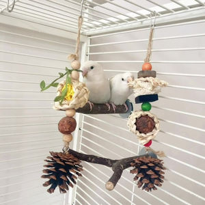 Personalizado 2025 respetuoso con el medio ambiente de madera de pino Natural loro masticar juguetes conjunto jaula de forraje colgante pájaro suministros a granel al por mayor - Product Image 4
