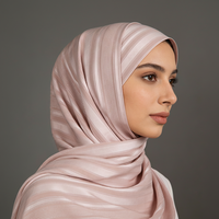 Tissu Hijab en Satin de Polyester Jacquard à Rayures Fil Argenté A2 Antistatique Respirant pour Confection de Shayla, Kaftan et Sari