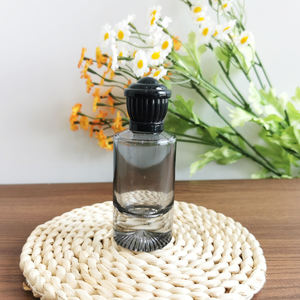 Bouteille cosmétique épaisse à base de volcan 30ml 50ml 100ml Bouteille de parfum en verre de pulvérisation ronde noire - Product Image 6