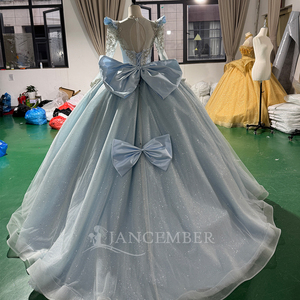 Robe de Quinceañera de luxe bleu clair Mc027, épaules dénudées, en organza scintillant, longueur ras du sol, robe de bal avec nœud au dos, style princesse pour bal de promo - Product Image 6