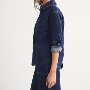 Chemise en jean délavé coloré coupe classique pour femme, chemisier décontracté à manches longues boutonné avec poche poitrine, style vintage toutes saisons - Product Image 4