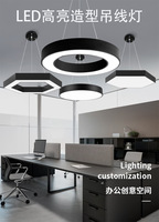 Luminaire suspendu à LED à intensité variable pour l'éclairage intérieur des bureaux
