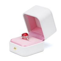 Boîte à bijoux en cuir GR avec logo personnalisé, emballage de boîte à bijoux en blanc rose avec bague cadeau de luxe Best-seller Vente en gros