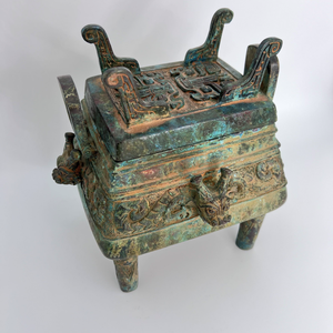 상주 왕조 스타일 복잡한 타오 티 마스크 모티브가있는 청동 의식 용기 스퀘어 딩 - Product Image 6