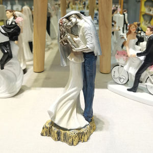 Statue en résine Amoureux s'embrassant Souvenirs Figurine Décoration de mariage Pour mariage - Product Image 2