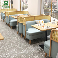 Ensemble de meubles de restaurant commercial modernes de style sud-est asiatique, écologiques, durables et robustes, tables et chaises en bois semi-circulaires