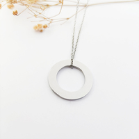 Collier tendance avec pendentif rond en acier inoxydable, pendentif rond sans ternissement, colliers plaqués or 18 carats