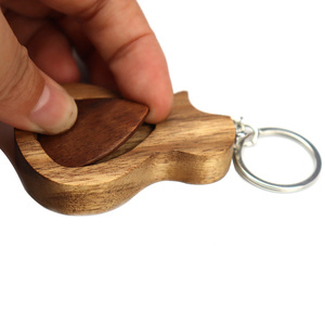 Vente en gros OEM étui à médiators en bois massif personnalisé avec logo personnalisé-Porte-clés inclus Nouveau style de pièces d'instruments à cordes - Product Image 3