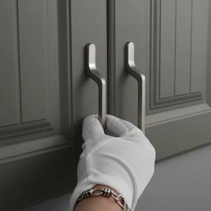 Manijas Modernas Plateadas Grises Escalonadas para Gabinetes, Tiradores <span class=keywords><strong>de</strong></span> Aluminio Desplazados para Cajones, Manijas para <span class=keywords><strong>Puertas</strong></span> <span class=keywords><strong>de</strong></span> Armarios <span class=keywords><strong>de</strong></span> Cocina, Herrajes para Ropero - Product Image 1