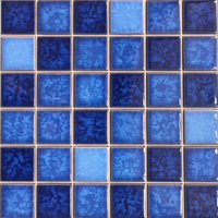 Carreaux de mosaïque en céramique moderne bleu brillant mer Carreaux muraux carrés antidérapants Surface en verre poli pour murs intérieurs pour la natation