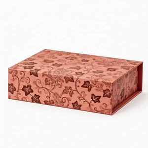 Scatole Regalo in Cartone con Logo Personalizzato, Chiusura Magnetica Nera di Alta Qualità - Product Image 5