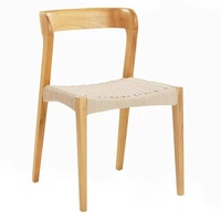 Chaise en bois, chaise à dossier, usage domestique, style néo-chinois, chaise antique, chaise tendance, Sonet Inn, hôtel, vintage.