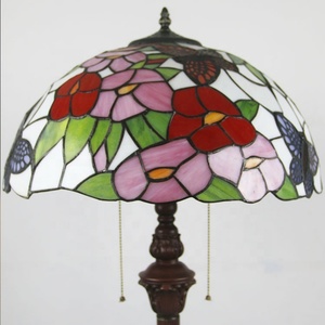 Lámpara de Pie LongHuiJing Tradicional LED de 16 Pulgadas con Diseño de Mariposa y Flores en Vidrio Teñido, Base de Resina, E27/E26, Alto Brillo - Product Image 2