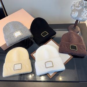 Gorro de Punto Cálido y Moderno de Marca de Lujo, 100% Lana Pura, Bordado 3D, Protección para las Orejas, Cálido, Apto para Hombres y Mujeres - Product Image 6