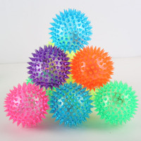 Balle rebondissante lumineuse LED à picots, non toxique, fabriquée en plastique TPR, style promotionnel, 6 cm, pour les enfants