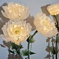 Décoration de scène de mariage luxueuse personnalisée, fleurs artificielles en soie lumineuses électriques faites à la main, décoration LED sur pied pour les événements