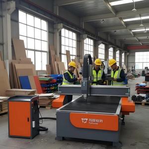 Machine de découpe CNC polyvalente multi-matériaux, adaptée à la découpe d'acrylique, de plastique et de matériaux composites, avec système de contrôle intelligent - Product Image 1