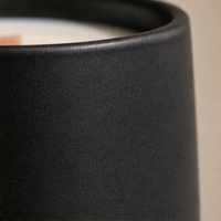Lilin Aromaterapi Lilin Kedelai Beraroma Dalam Stoples Keramik Hitam Polos Desain Baru Dengan Aroma Kustom