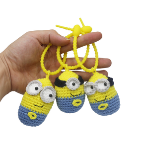 Pendentif de poupée Minion jaune tricoté à la main, style dessin animé mignon, porte-clés tissé écologique, cadeau pour enfants, accessoire de sac, 5cm*5cm - Product Image 1