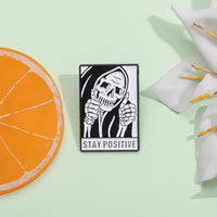 Pin de esmalte 'Stay Positive' con diseño divertido de Grim Reaper, broche, insignia de solapa, estilo gótico, para mochila, regalo, venta al por mayor