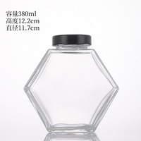 Vente en gros de pots à miel hexagonaux en verre de 200 ml et 380 ml avec couvercle en aluminium et bâtonnet en bois, récipient à miel vide, impression de logo personnalisée