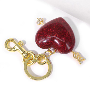 Nuevo colgante decorativo, colgante de la flecha de Cupido, llavero de aleación con corazón rojo estilo Instagram. - Product Image 3