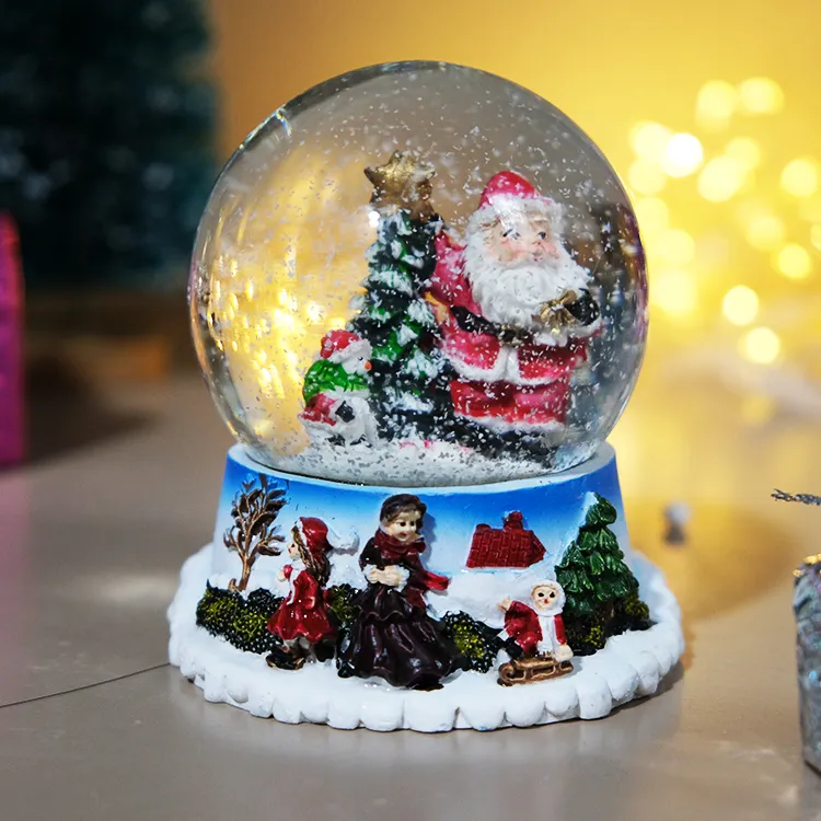 高水準の光と音楽65mm樹脂のお土産クリスタルウォーターボールクリスマススノーグローブ